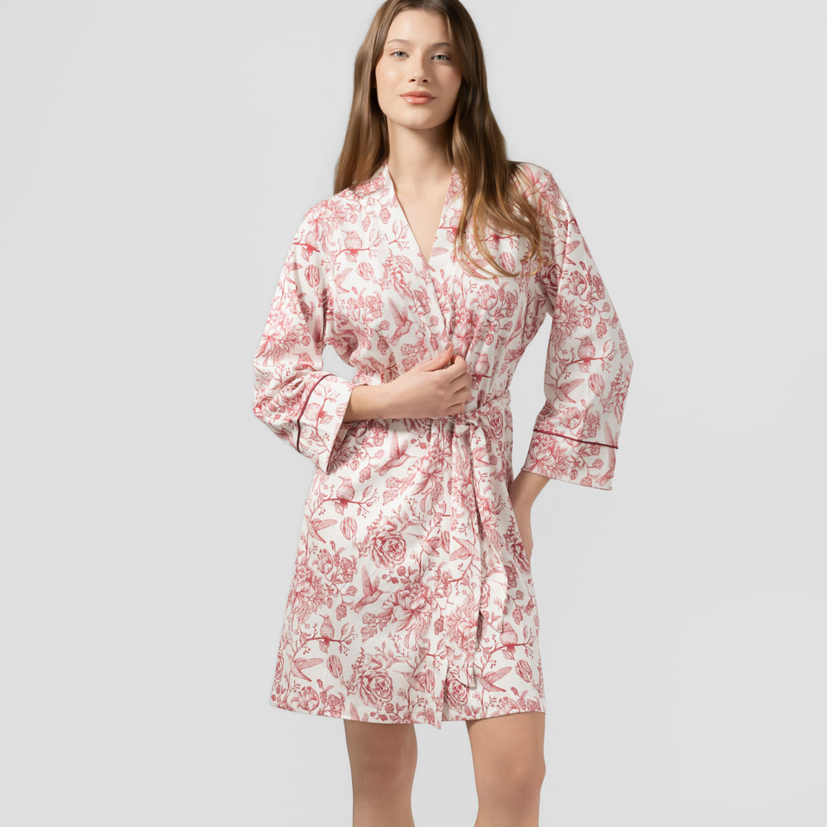 08 04 0009 Robe Lilibet Vinho + 06 06 0038 Chinelo Alicia Marfim 014